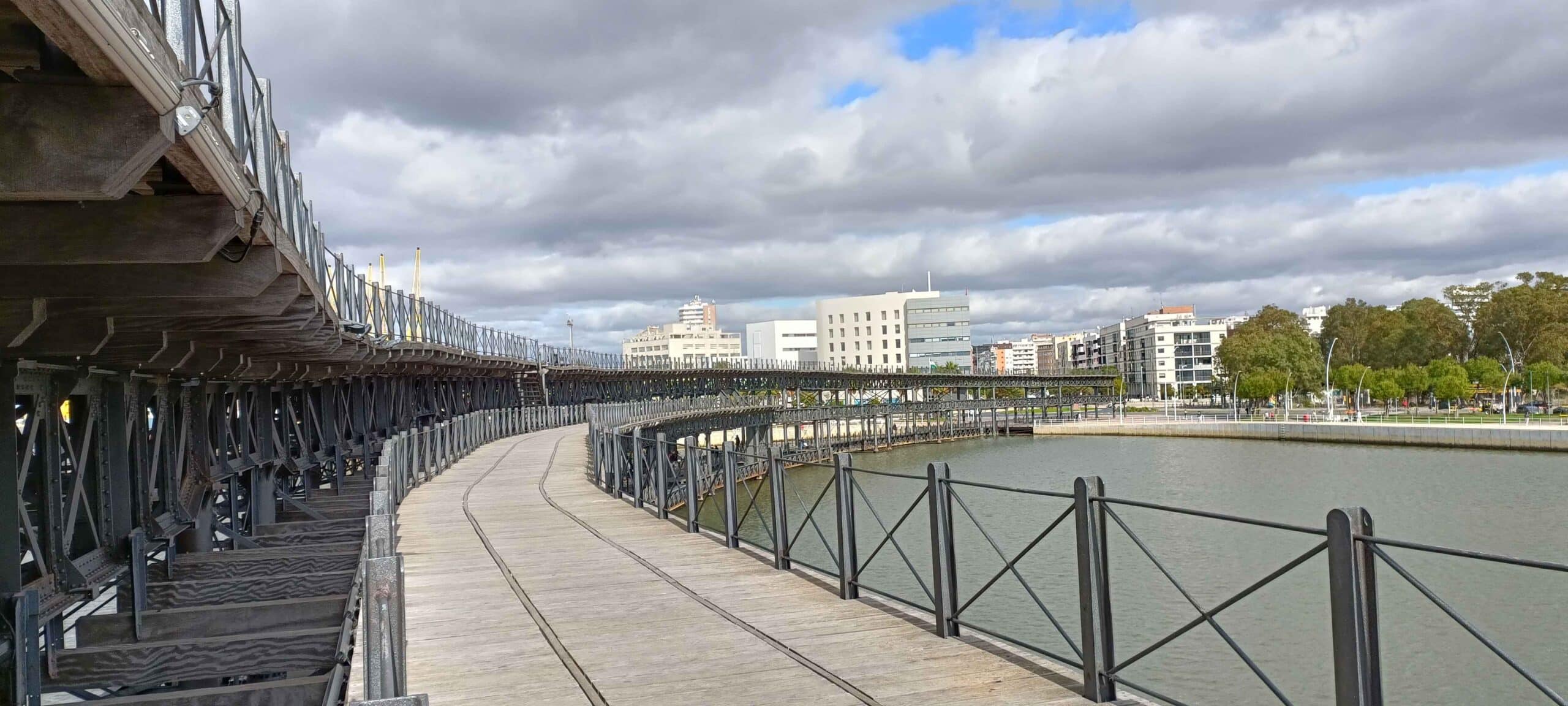 00015MUELLE DEL TINTO