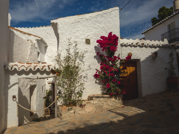 Comares