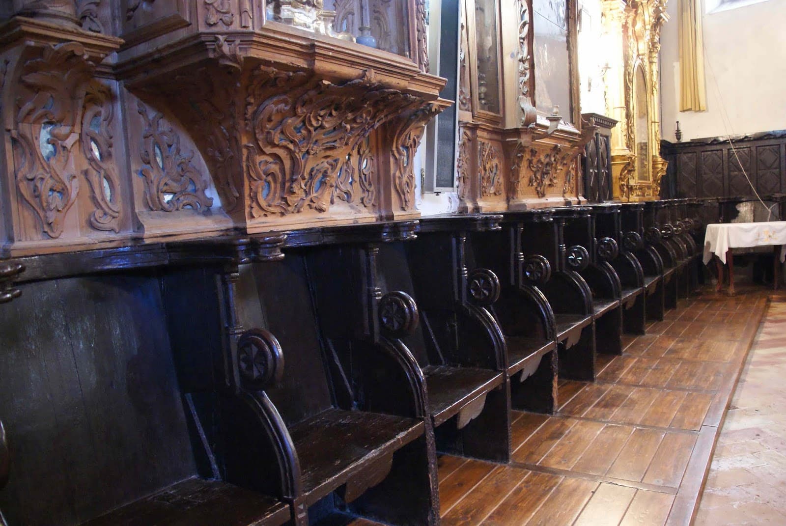 041-42Coro bajo-Silleria