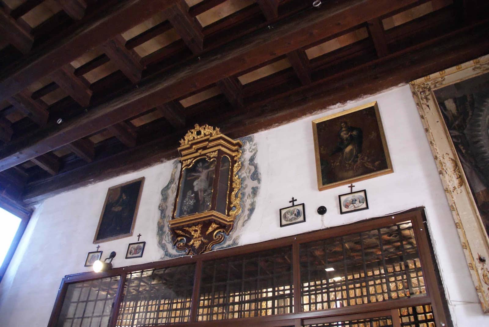 042-43Coro bajo-Sobre la reja