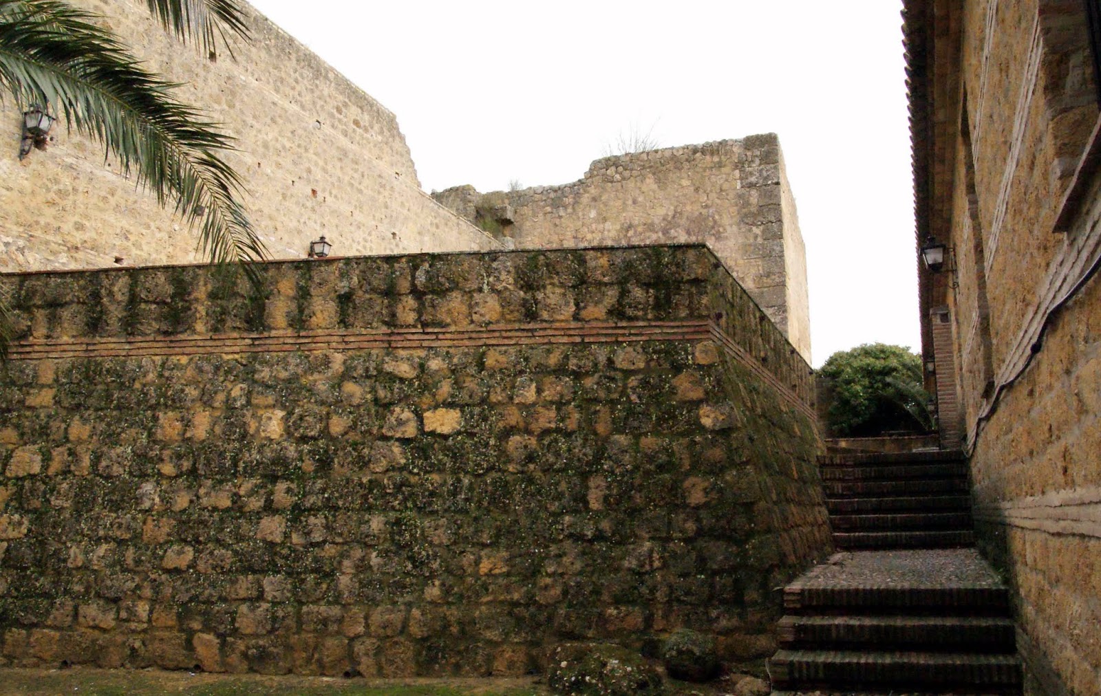 24Alcazar de Arriba-Patio de Armas