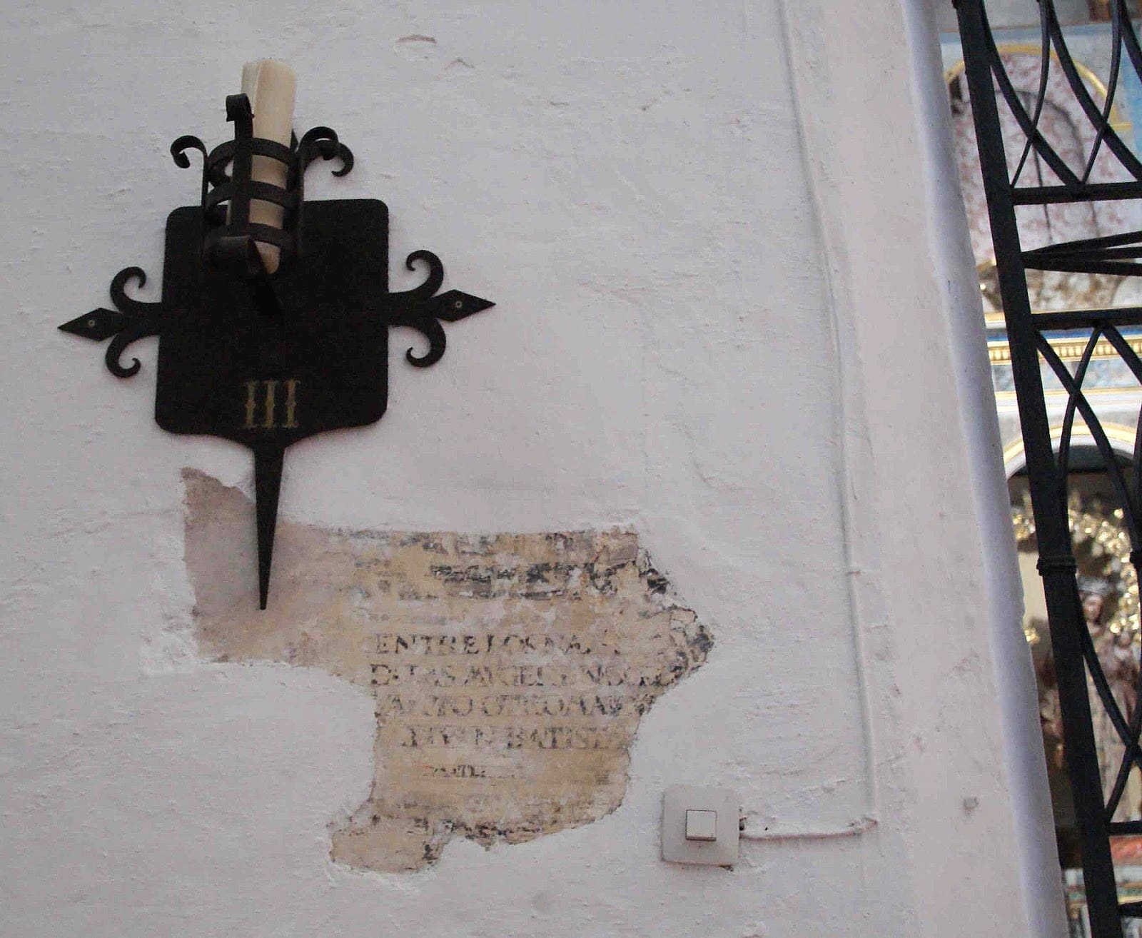 51-53Restos de inscripciones