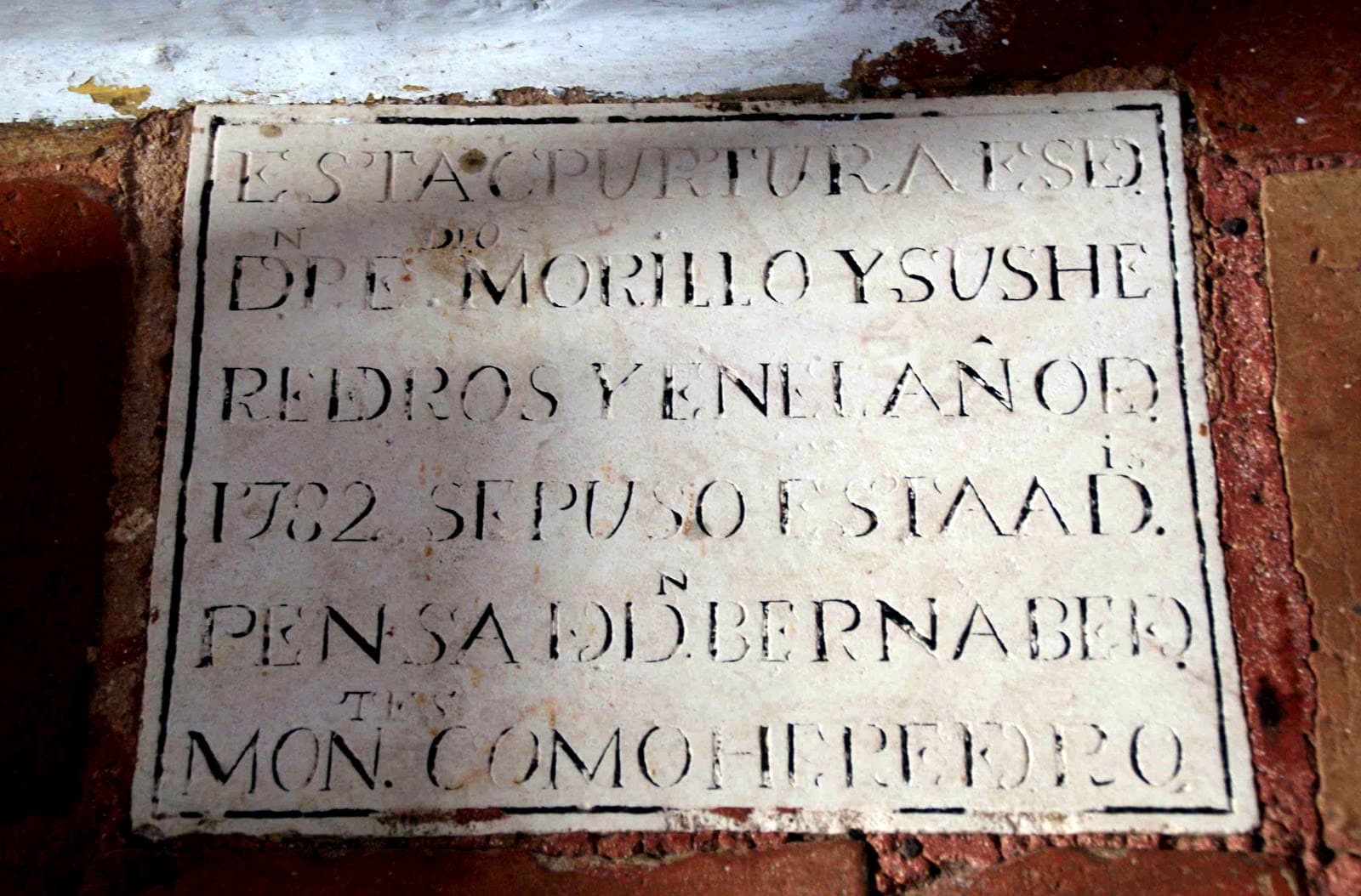 54-56Lapida Pedro Morillo ante el coro