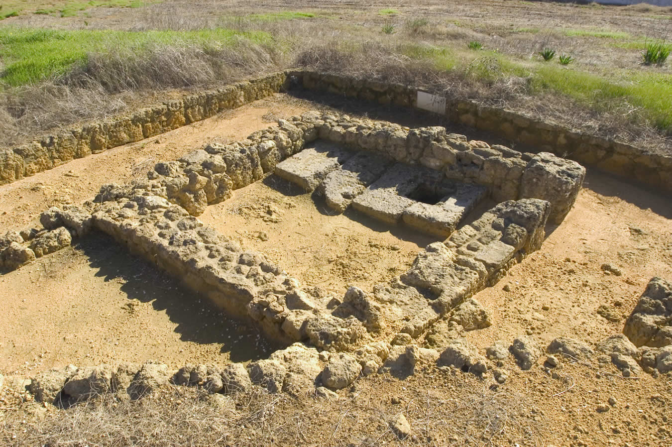 CAC_es_car_163_tumba_mausoleo_cuadrangular_lg