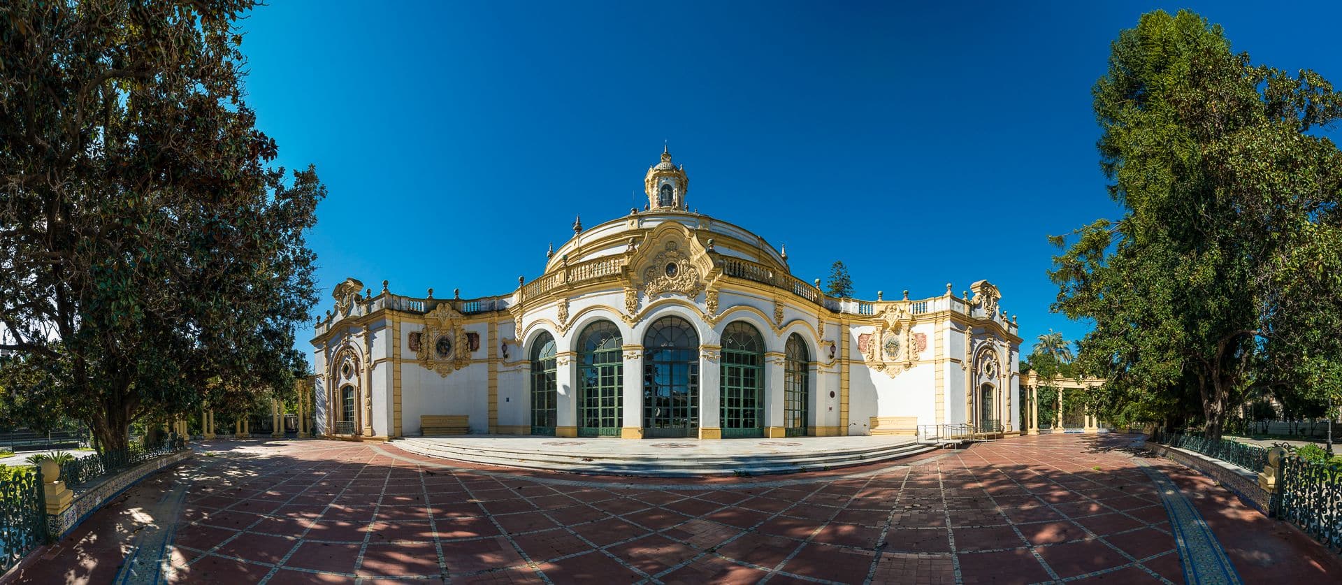 El teatro Lope de Vega de Sevilla se encuentra situado en la avenida de María Luisa (junto al parque de María Luisa). Su construcción data del año 1929. El teatro está en un gran edificio que incluye un "Gran Salón de Fiestas" con varias dependencias, conocido como Casino de la Exposicón, construido para la Exposición Iberoamericana.