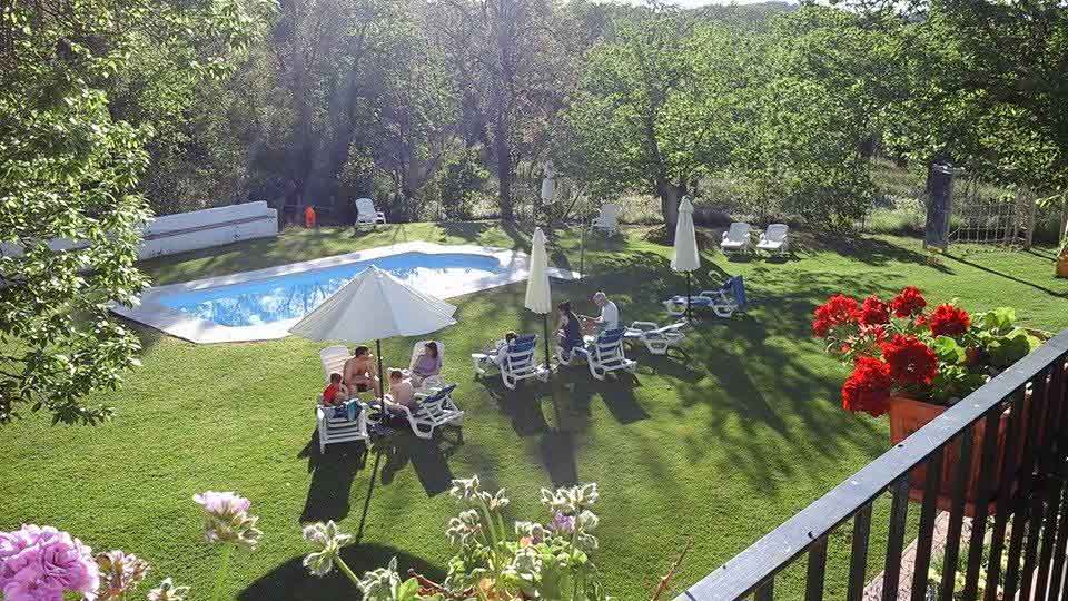 foto piscina con familia