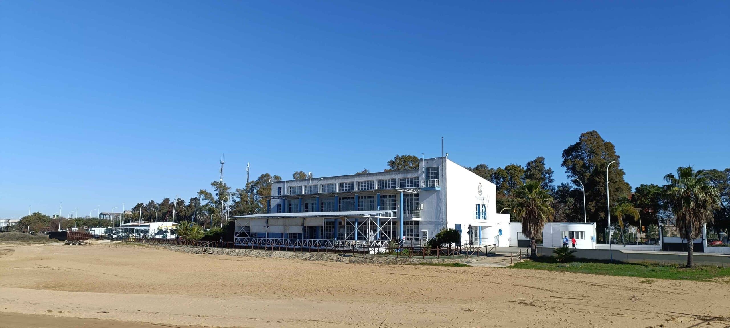 00016REAL CLUB MARITIMO