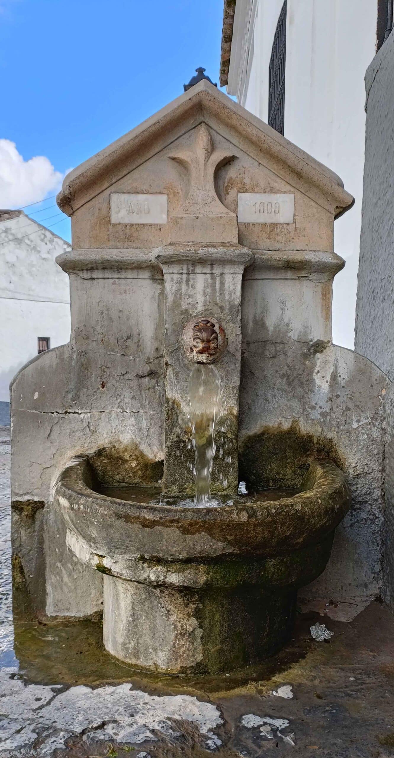 00002FUENTE DE LAS ESCUELAS