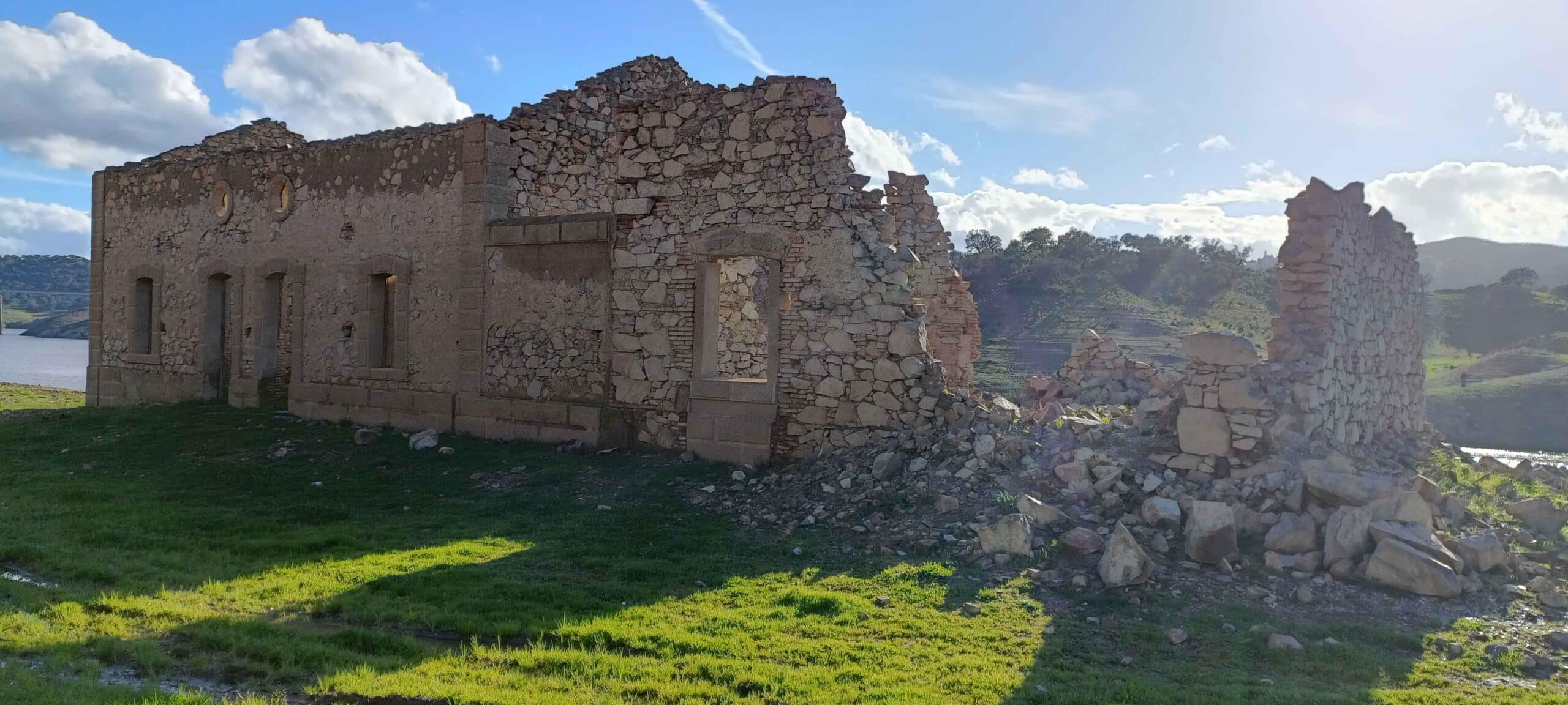 00009ANTIGUA ESTACION DE TREN