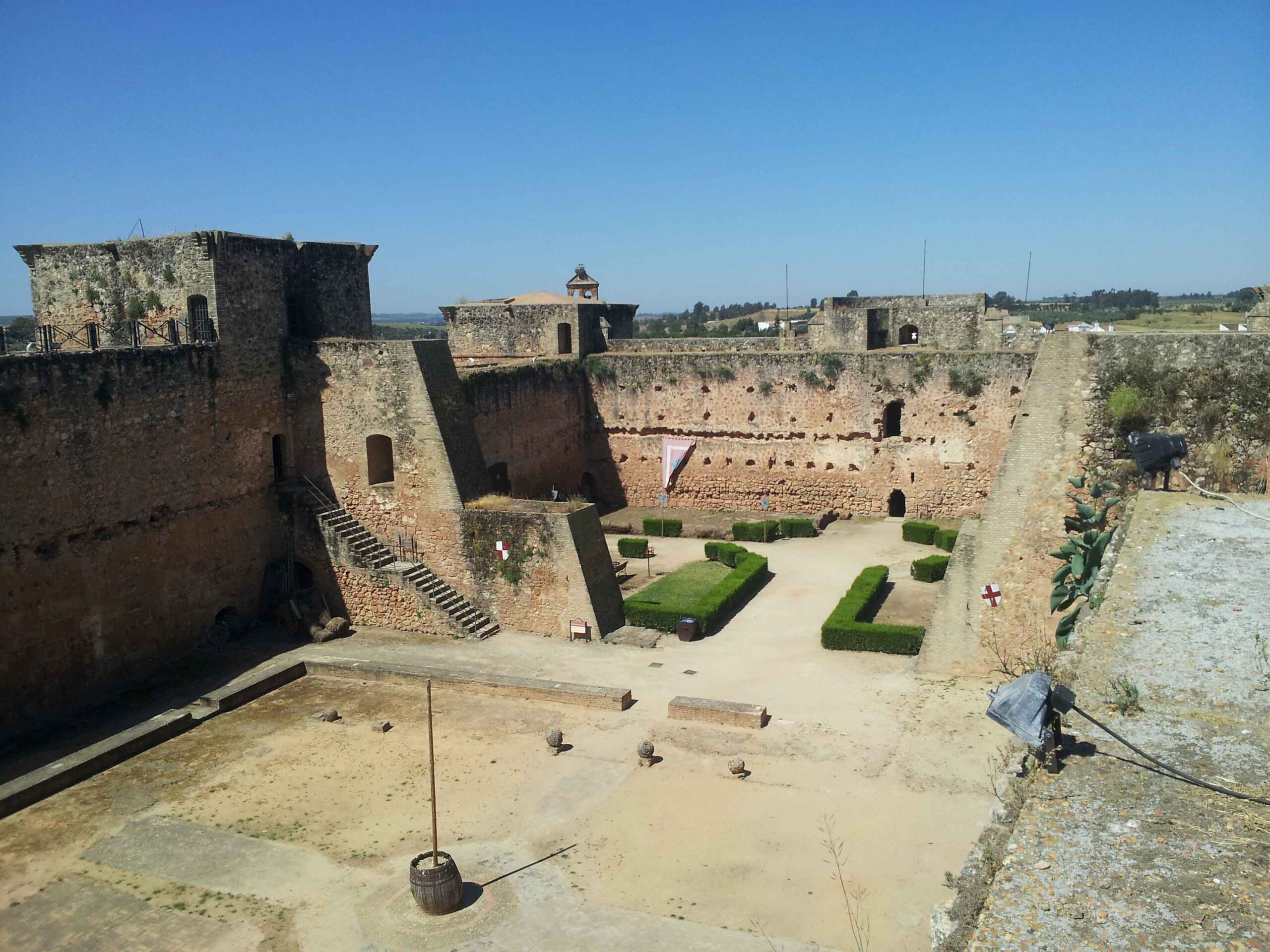 CASTILLO DE LOS GUZMANES