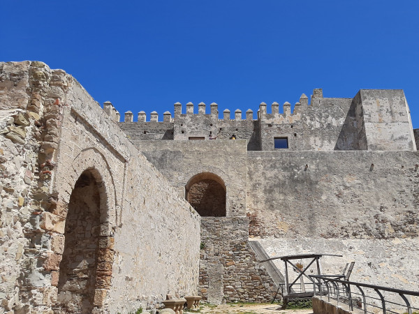 Castillo de Guzmán el Bueno