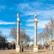 La Alameda de Hércules es una importante alameda o jardín público situado en el centro histórico de Sevilla, y por su antigüedad (1574) se clasifica como el más antiguo jardín público de España y de Europa.
