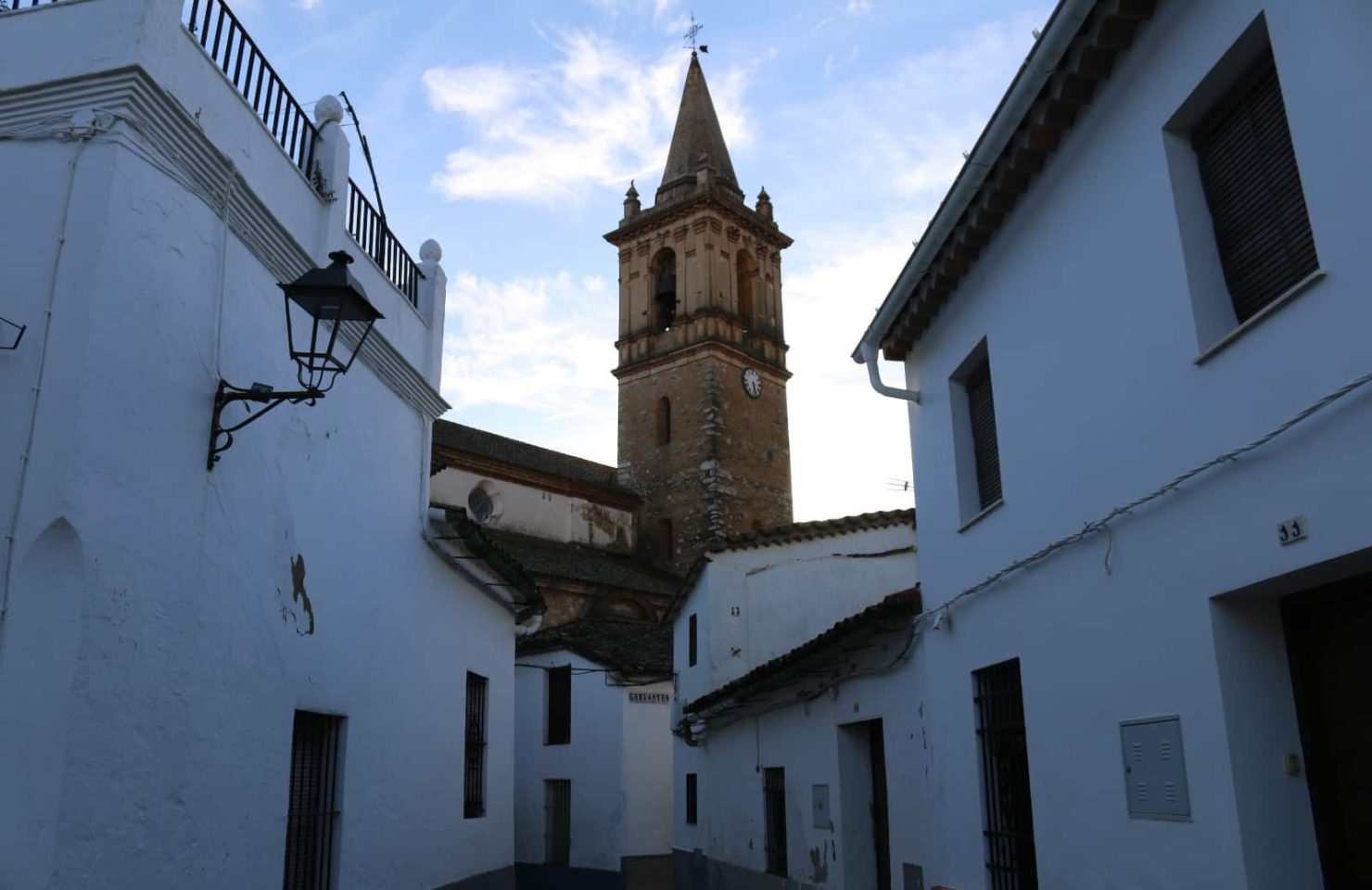 Casas e iglesia