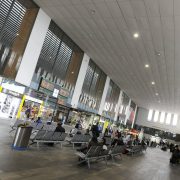 Sevilla-Santa Justa es la principal estación ferroviaria de la ciudad española de Sevilla. Diseño del estudio de arquitectura Cruz y Ortiz.