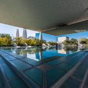 El pabellón de Francia fue diseñado por la firma de arquitectos Jean Paul Viguier, J. F. Jodry y Asociados para la Exposición Universal de Sevilla 1992 se celebró en Sevilla, Andalucía, España