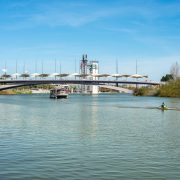 El puente del Santísimo Cristo de la Expiración (También conocido como Puente del Cachorro) es un puente urbano en la ciudad de Sevilla que atraviesa el río Guadalquivir y supone la salida natural de la ciudad hacia el Aljarafe y la provincia de Huelva, fue construido en 1991.