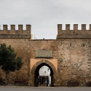 Puerta_de_Jerez,_Tarifa,_Cadiz,_Espana,_2015-12-09,_DD_08